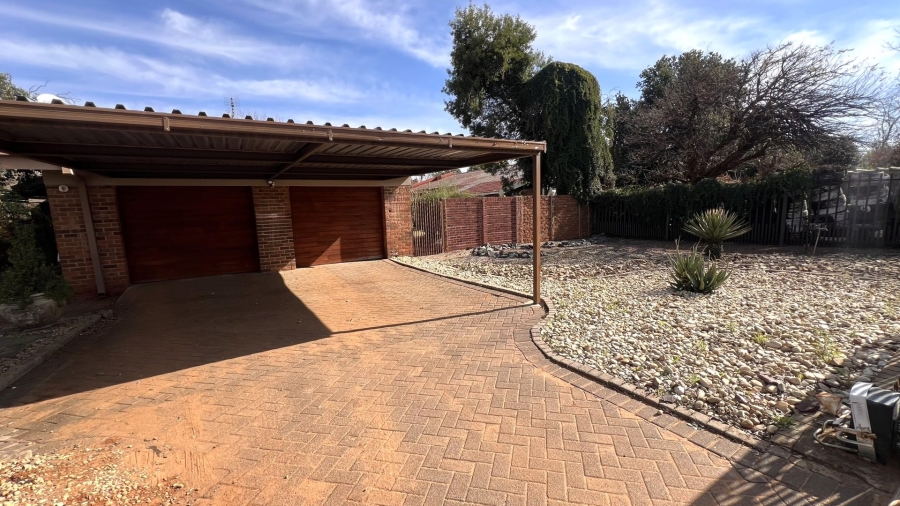 3 Bedroom Property for Sale in Langenhovenpark Free State